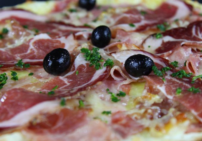 Pizza Genovese (trois charcuteries)
